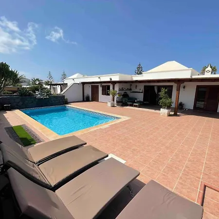 Muy Tranquila Con Piscina Privada Villa