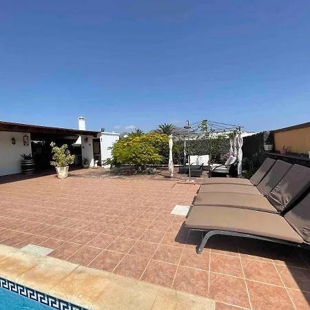 Muy Tranquila Con Piscina Privada Villa