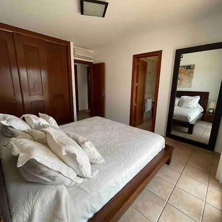 Muy Tranquila Con Piscina Privada *