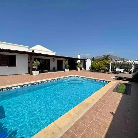 Muy Tranquila Con Piscina Privada Villa