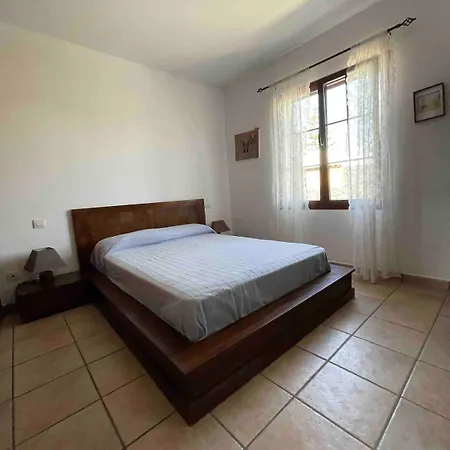 Muy Tranquila Con Piscina Privada *