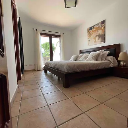 Muy Tranquila Con Piscina Privada Villa