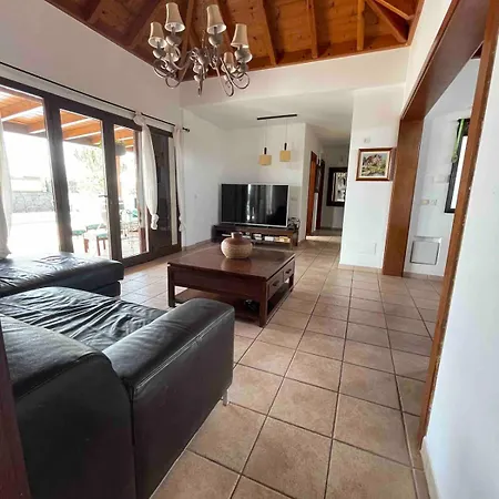 Muy Tranquila Con Piscina Privada Villa