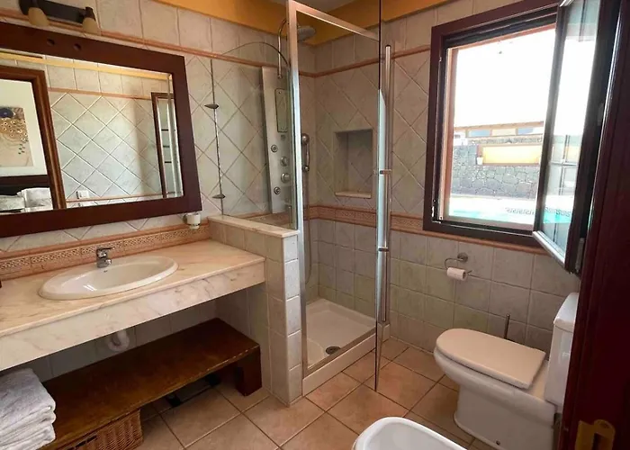 Muy Tranquila Con Piscina Privada Villa