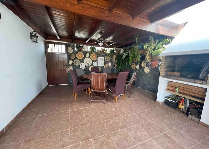 Muy Tranquila Con Piscina Privada Villa