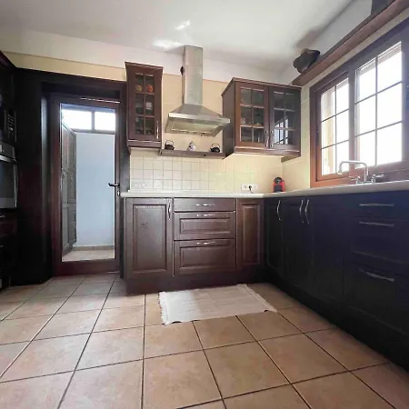 Muy Tranquila Con Piscina Privada Villa