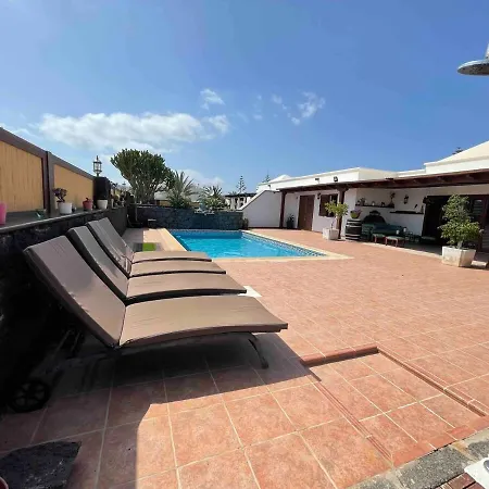 Muy Tranquila Con Piscina Privada Villa Playa Blanca