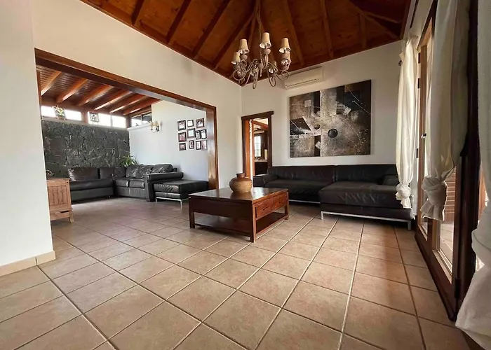 Muy Tranquila Con Piscina Privada Villa Playa Blanca