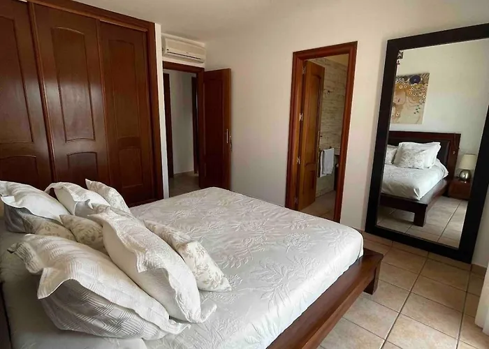 Muy Tranquila Con Piscina Privada *