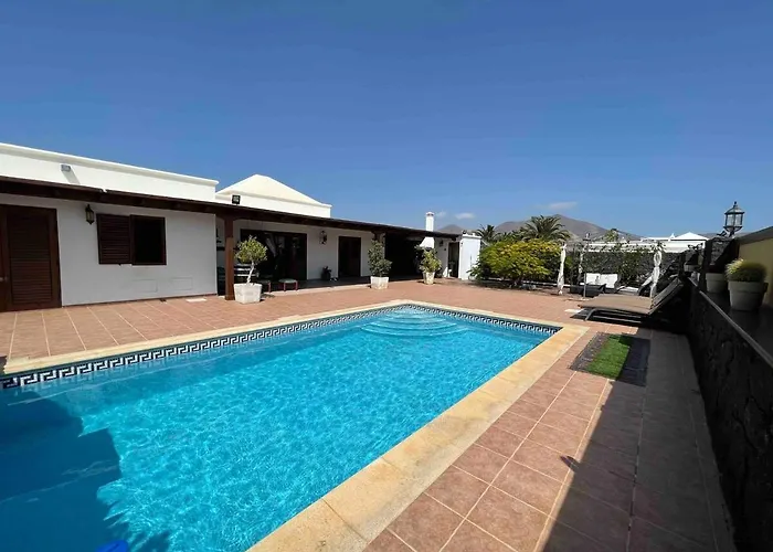 Muy Tranquila Con Piscina Privada Villa