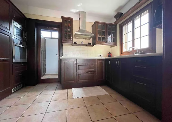 Muy Tranquila Con Piscina Privada Villa