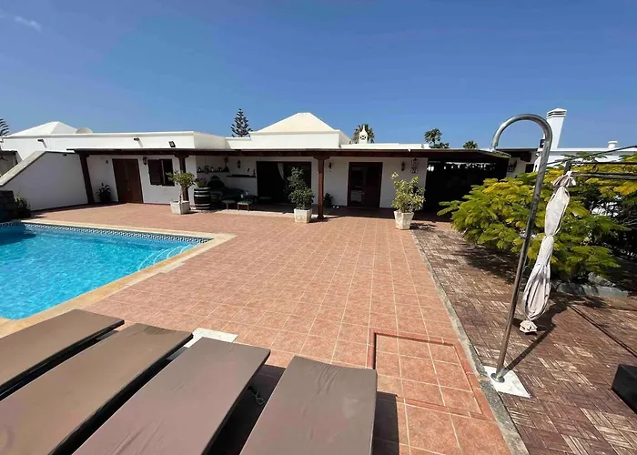 Muy Tranquila Con Piscina Privada Villa Playa Blanca