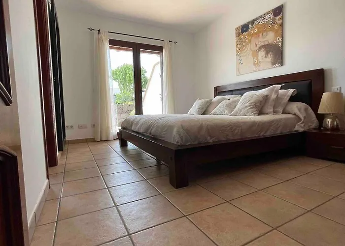 Muy Tranquila Con Piscina Privada Villa