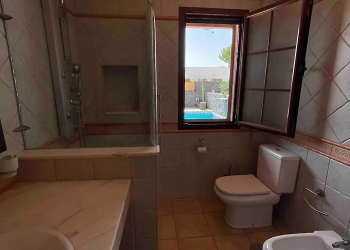Muy Tranquila Con Piscina Privada Villa Playa Blanca